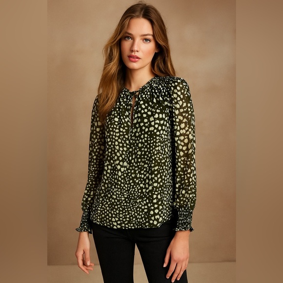 Beacon Flutter Sleeve Ruffled Blouse in Green and White 🌴 - Picture 1 of 10